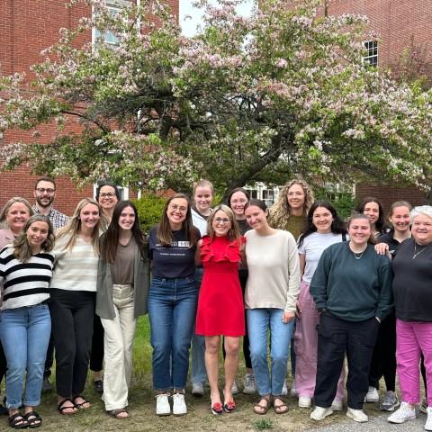 AOTA President Alyson Stover poses with students and faculty from UNE’s Department of 职业治疗